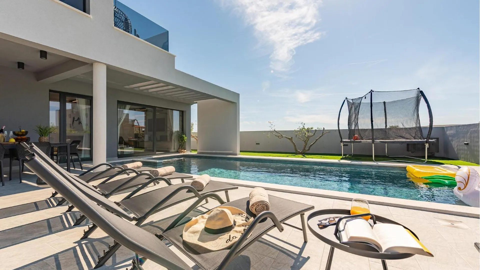 Stunning Home In Zadar With Outdoor Swimming Pool 0*,