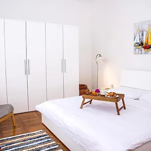  Appartement Dinos Place